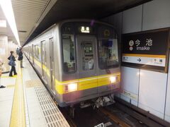 名古屋に到着後、地下鉄に乗り換えます。