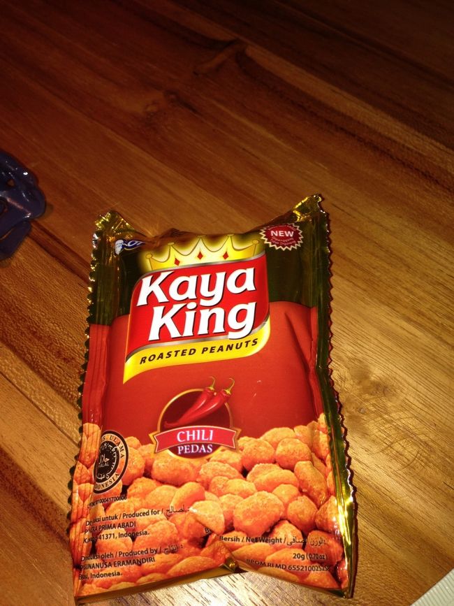 大型スーパーのハーディーズまで徒歩５分くらい。疲れちゃったので、今日はスーパーでお土産になりそうなお菓子の物色。そして、うっかり寝ちゃったので、夜ご飯がお菓子にぃ(ﾉω･｡)