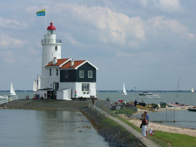 オランダのマルケン（Marken）島とフォーレンダム（Volendam