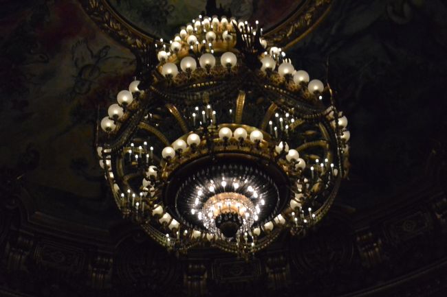 シャンデリアも豪華〜