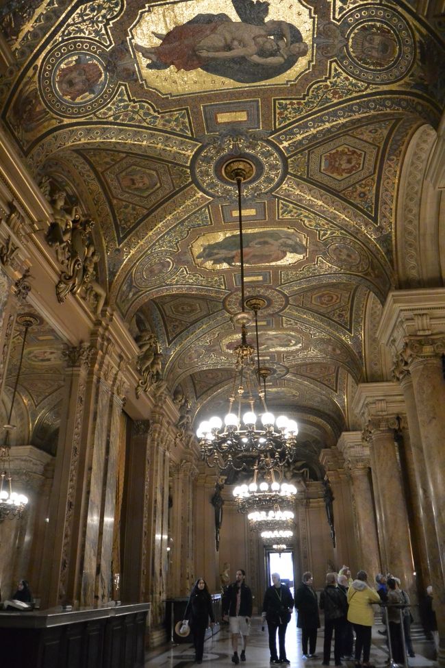 いくつか部屋があっていろんな展示室があります。