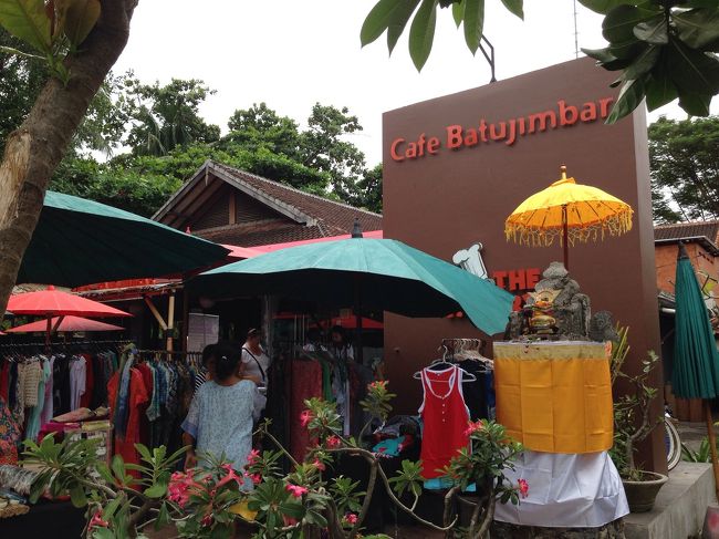 今日は日曜日なので、物件を見た後は、Cafe Batu jimbarのサンデーマーケットへきてみました☀?