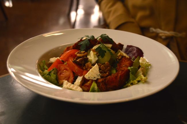 もう一つ何かわからんのを頼んでしまった。こりゃもう食べきれんわ。