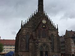 Nürnbergのシンボルと言えばこのフライエン教会（Frauenkirche）。
毎日お昼にからくり時計があるようです。

Nürnbergも第2時対戦中に激しい空爆を受け、この教会も含めてそのほとんどがその後再建されたとのことです。