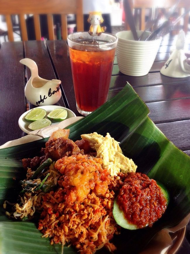 明日、帰るのでお土産の買い出しをして、ランチは・・・<br />またまたCafe Batu jimbarのサンデーマーケット💕<br />14時頃行ったので、席が空いてました。アイスティーを頼んで店内でゆっくり頂きました。