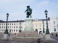 グスタフ２世アドルフ王の像(Gustav 2 Adolf)とグスタフ・アドルフ広場(Gustaf Adolfs torg)