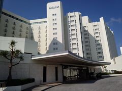 最後の宿泊はラグナガーデンホテルです。朝食付き２人１２，２００円とリーズナブル。
運動公園、コンベンションセンター、整備されたビーチ、公園の一角にホテルはあります。