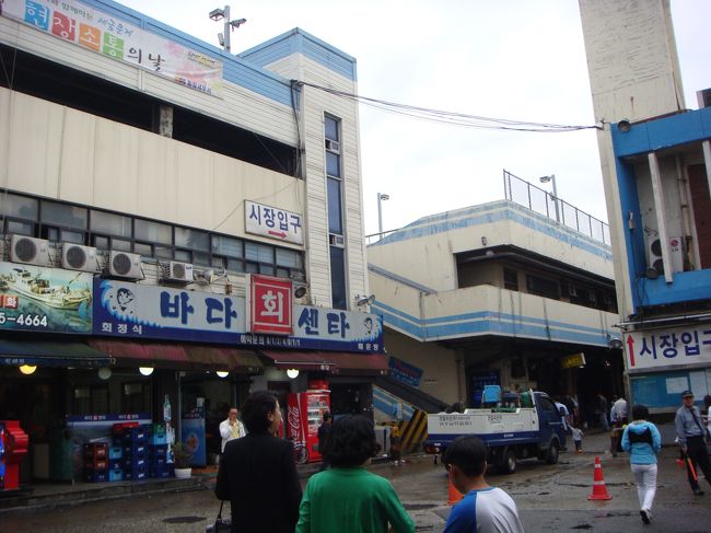 午後、韓国人の友だちとソウル内をドライブしてノリャンジン水産市場に向かいます。