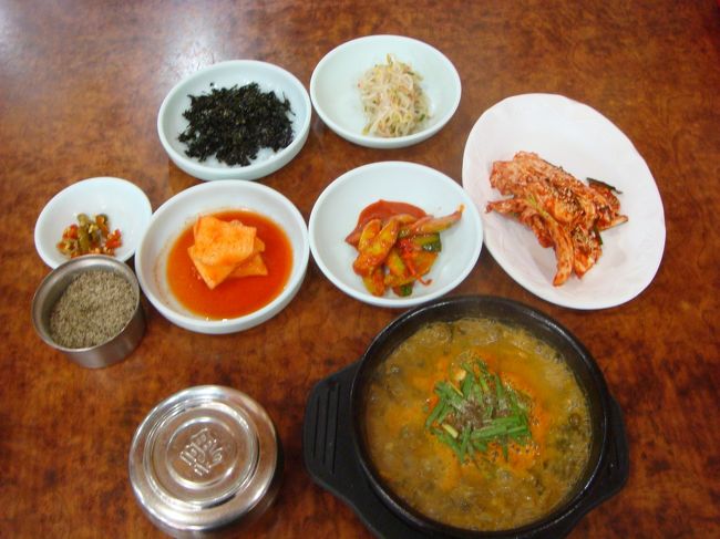 ドジョウをまるごとすりつぶしたスープです。<br /><br />さんしょうが入っていてくさみは全然ないです。<br />