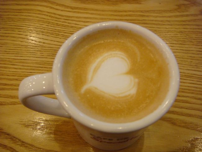 このあと、荷物を持って空港に向かいます。<br /><br />ロッテ金浦で最後の買物をして、出国まで時間があったのでほっと一息。