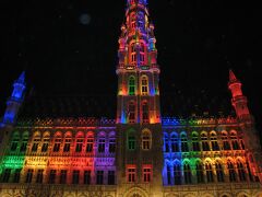 ブリュッセルに戻ってきました。
夜のグランプラス。きれいだけど色があまり良くないな〜。