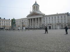 ロワイヤル広場に到着