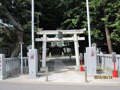 道標を左に入ると⑦「三嶋神社」がありました。ここは伊豆の三嶋神社の祭神「大山?楸神」を勧請しています。

三嶋神社のあたりは「岡田宿」があり、相模川には「岡田村渡し」がありました。