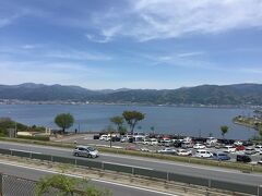 都内から2時間少しで諏訪湖サービスエリアに到着。
天気良く眺め最高。
松本ICまであと一歩。