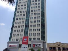 渋滞もあり一時間弱でシャングリラホテル到着、目の前はサクラタワー。

どうでもいいのですが、どえりゃ暑い(苦笑）