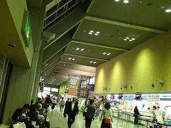松山空港は小じんまりとした空港ですが、施設は使いやすいように感じました。