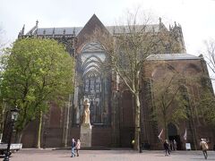 街の中心、ドム教会。ここがゴシックとしてはオランダ最古といわれている教会。