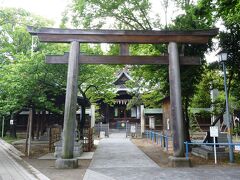 東京駅の地下で昼食をとり、約束の時間に参議院議員会館へ。

用事を済ませ、帰りのバスまで時間があったので、品川の方を少し歩くことにしました。

品川駅でＪＲ線から京急本線に乗り換え、新馬場駅で降りて５分ほど歩いた所に、荏原神社が鎮座しています。

荏原神社は和同２年に大和国の丹生川上神社から御祭神を勧請した歴史ある神社で、水を司る高おかみ神などをお祀りしています。