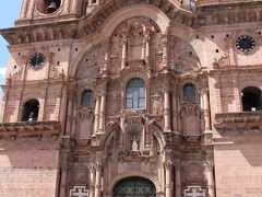 ２日前は中に入らなかったので、今日は中へ入ります。
ラ・コンパニーア・デ・ヘスス教会。

入場料は10ソル。約400円。
残念ながら、中は写真撮影禁止。