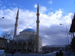 小ぶりながら美しいモスクも建っています。