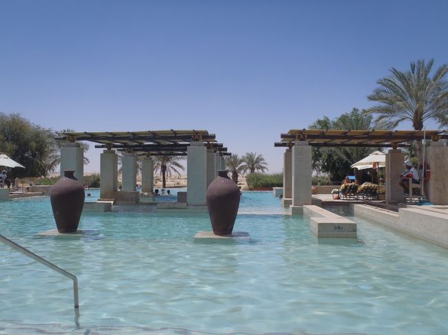 午前４時過ぎにドバイ空港着。<br />空港をうろうろして、タクシーにて<br />７つ☆のホテル、バージアル　アラブをビーチから眺めたあと、<br />宿泊先のホテル<br />バブアルシャムスへ☆