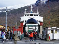 １５：１０フロム(Flåm)〜１７：３０グドバンゲン(Gudvangen)のフェリー

http://www.fjord1.no/