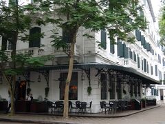 ソフィテルレジェンドメトロポールハノイホテル。ハノイを代表するホテルです。
フランスの街角の雰囲気です、行ったことは無いけど。