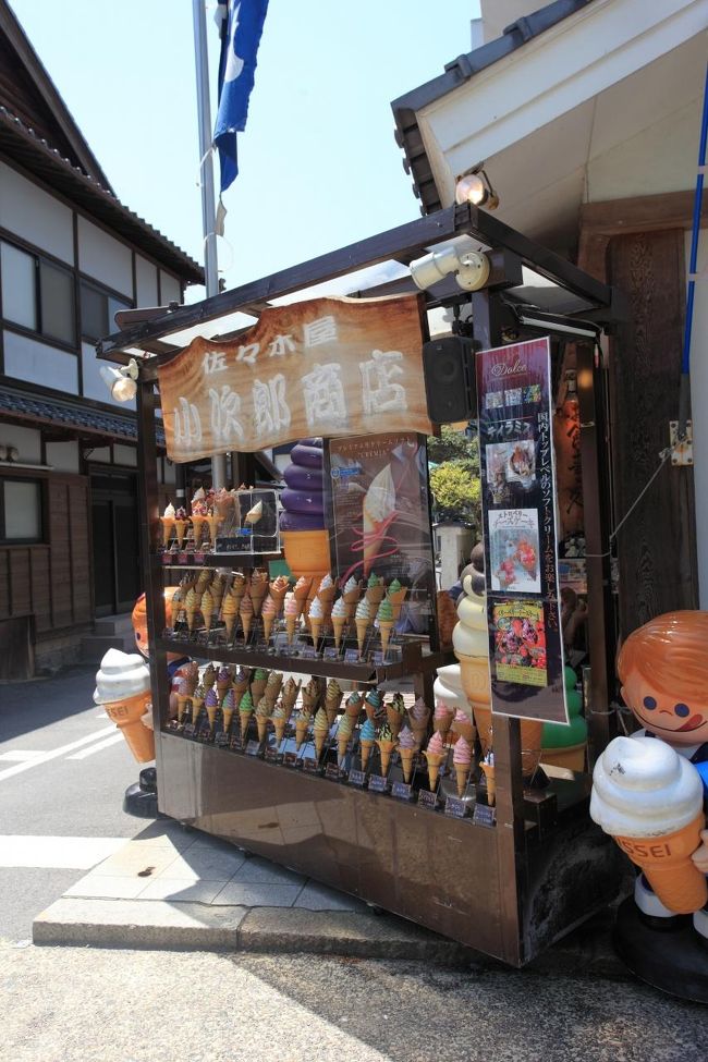 負けじと<br /><br />見渡せば<br />ソフトクリームのお店が<br />いくつか並んでいますね<br />話題性はあるけど<br />共倒れしないでね！<br /><br />