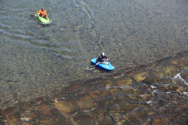 歌って踊って<br /><br />小回りが利きそうですね<br />浮力は少なそうですが<br />激流には面白そうですね