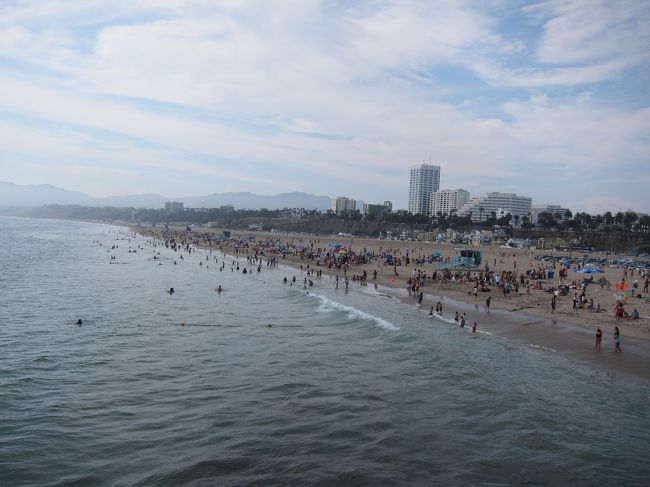 スピルバーグの映画「1941」を思い出しました。旧日本軍が東海岸の遊園地を攻撃するコメディ。