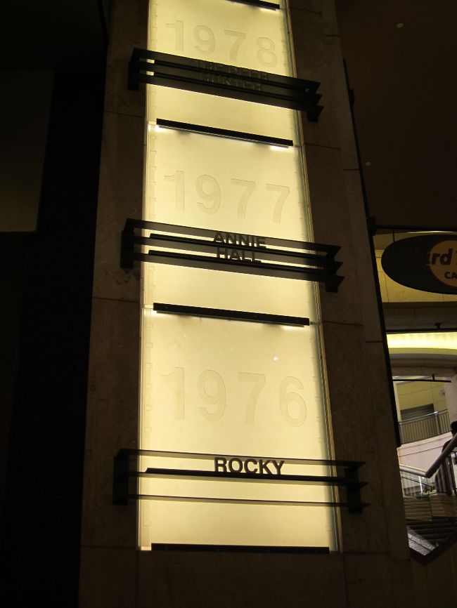 アカデミー賞受賞作を年代順に書いてありました。私が生まれた76年はロッキーだそうです。へー。あのフィラデルフィア博物館の階段を登ったのはそんなに昔の話なのですね。