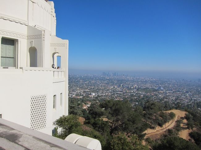 ダウンタウンが一望できます。しかし、ロサンゼルスは広い街ですね。市街地がずーっと続いてる。