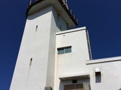 笠利岬灯台ですが、徒歩5分に3回休憩しないと登れませんでした。