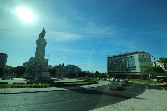 ２日目の朝はゆっくりの９：００出発、バスでベレンの塔へ向かいます。ホテルから南下しボンバル公爵広場（たぶん）を通りモンサント森林公園を抜け、ベレン地区へ。