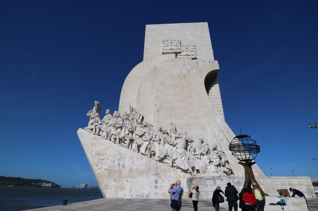 そして再びバスで発見のモニュメントヘ。風が強いです。