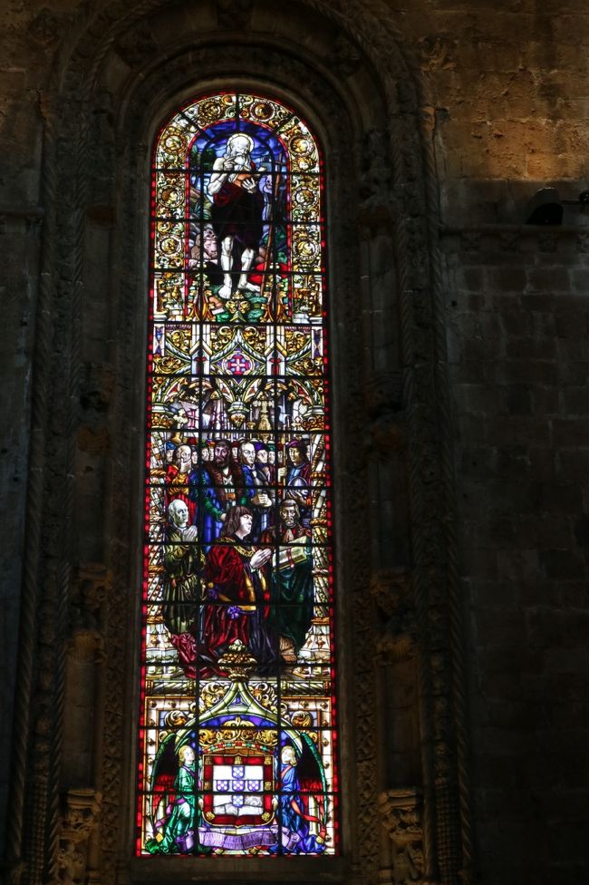 側面のステンドガラス