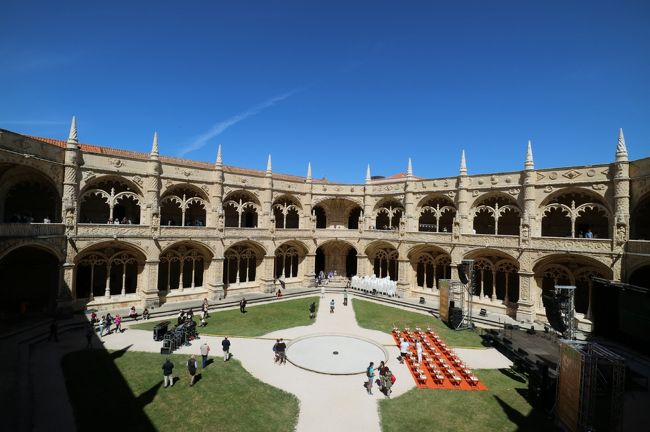 回廊の２階から、空が綺麗です。