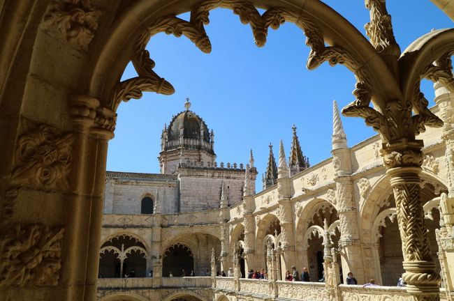 反対側からアーチの一部と共に。