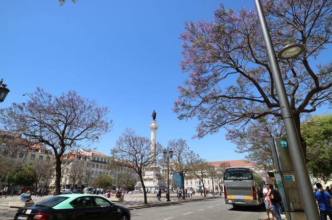 昼食後は自由行動ですが、添乗員さんがモデルコースを案内してくれる事に。ロシオ広場を通り、カリスカード、６．５ユーロを購入。市電、メトロ、エレベータに使用可能。