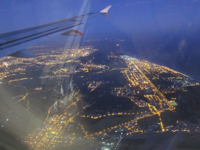 一旦リスボン市外を通り過ぎてから、反転し市街地上空を通って着陸です。リスボンは風が強いようで着陸直前でも大きく右左へローリングします。着陸時には拍手がありました。空港からホテルへバス移動、約１０分。現地時間で２２：３０、長い１日でした。