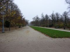 ブリュッセル公園です。

http://4travel.jp/overseas/area/europe/belgium/brussels/kankospot/10311373/pict/#contents_inner

ランニングしている方がたくさんいました。