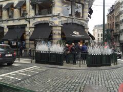 さて、お次は
ピエール マルコリーニ (サブロン店)
Pierre Marcolini (Sablon)

http://4travel.jp/overseas/area/europe/belgium/brussels/shopping/10001477/pict/#contents_inner

会社の先輩からユーロを預かっていて、ピエールのチョコレートを頼まれました。
買わなくては。