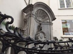 ブリュッセルといえば小便小僧。

http://4travel.jp/overseas/area/europe/belgium/brussels/kankospot/10007748/

見つけるまで時間がかかりました。
ちょっぴり迷子に。
私のときは何も着てなかった…