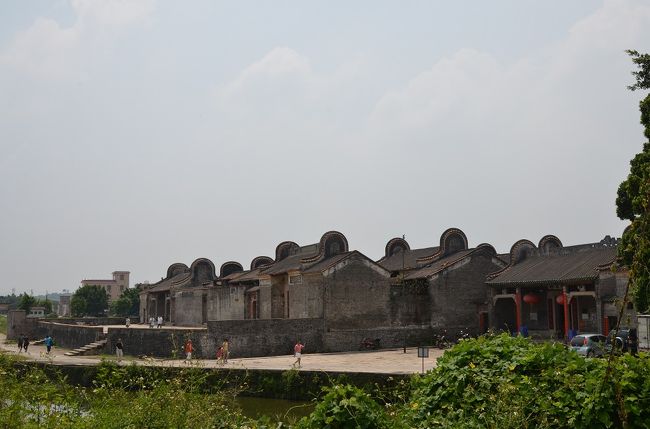 広東省にはこのような様式の建築が多い。