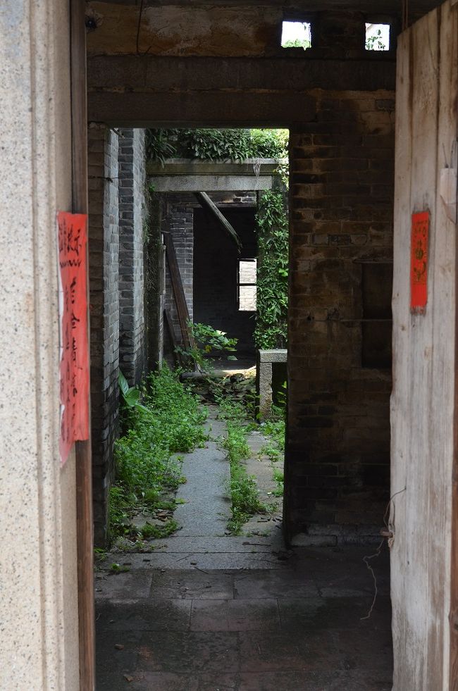 所々に危ないから進入禁止の張り紙が。