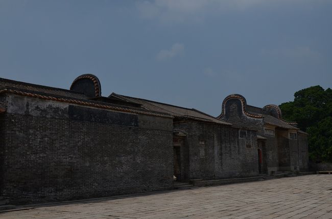 出ようとしたら入場料をおっさんから取られた。