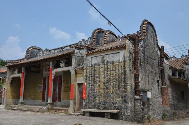 ちょっと離れた場所にある祠堂。