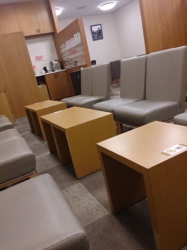 18時頃成田空港到着。クアラルンプールまでマレーシア航空のコードシェア便を使います。MHのチェックインカウンターは19時10分受付開始との事でそれまでTEIラウンジで過ごしました。搭乗券がなくてもゴールドカードとeチケット控えを見せれば入れます。前回も使わせていだきましたが生ビール1杯無料です。