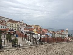 展望台に着いたので、降りてみました。　観光客が、一斉に降りるので、一緒に降りれば遅れることがありません。