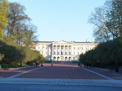 王宮(The Royal Palace)と宮殿公園(Palace Park)

http://www.kongehuset.no/